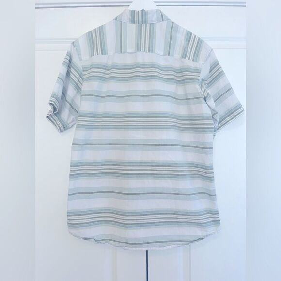 COLUMBIA Men’s Size medium in light green & gray.  Regular Fit.  Like NEW! - Picture 6 of 9